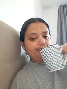 sarahhh1987 online show from April 2026 07:03:02 AM