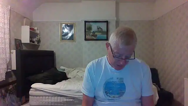 Snapshot of shaun63m chatting on September 2025 01:21:02 AM shaun63m online show from September 2025 01:21:02 AM