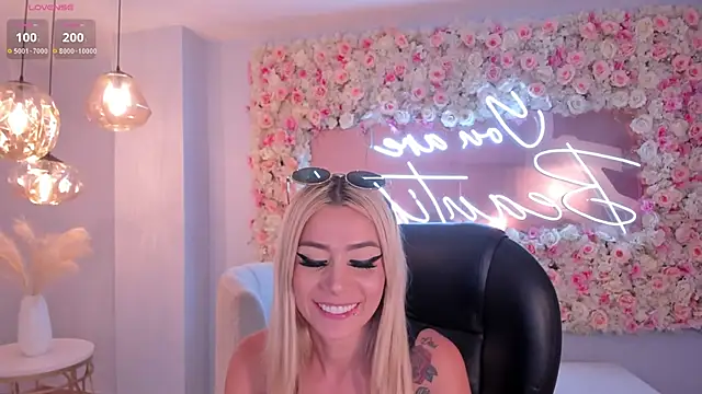 HannaConnor  online show from January 2025 02:44:02 AM