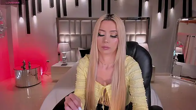 HannaConnor  online show from December 2025 08:14:02 PM