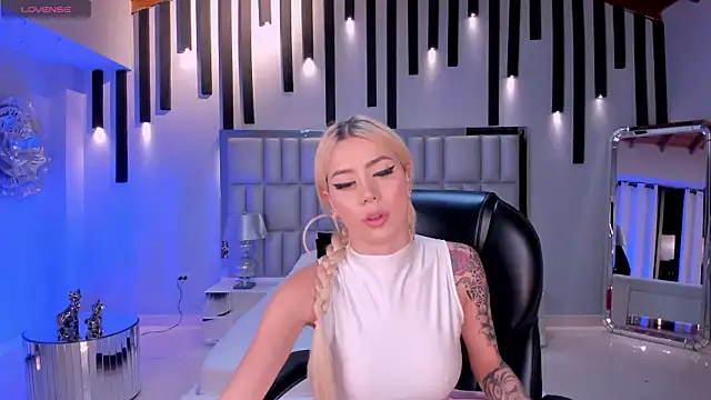 HannaConnor  online show from April 2026 02:15:02 AM