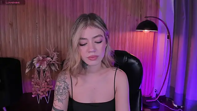 ViolettHansson online show from November 2025 07:35:02 PM