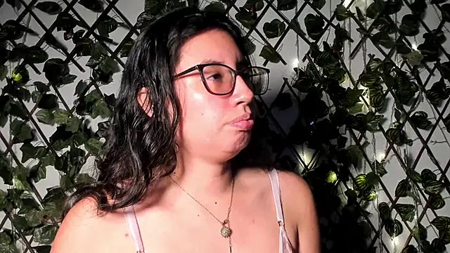 CoralineSanchez online show from November 2025 03:07:01 AM