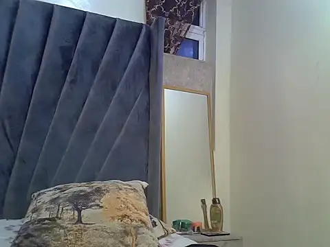 Pretty-sassy online show from February 2025 09:57:01 PM