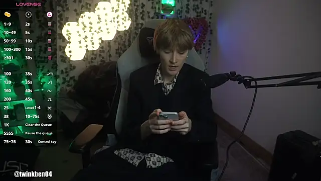 Snapshot of twinkben chatting on September 2025 07:39:02 PM twinkben online show from September 2025 07:39:02 PM