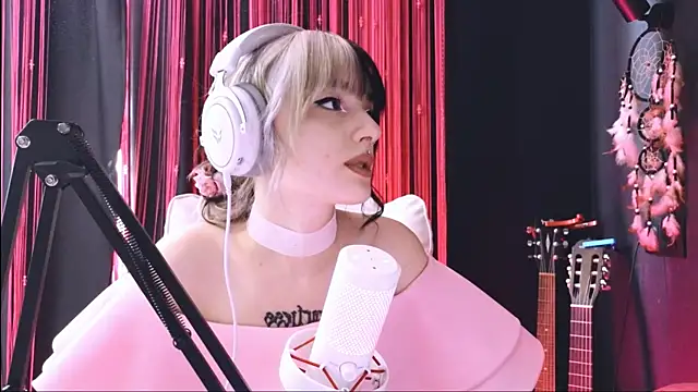 Avi Nile online show from November 2025 04:56:01 AM