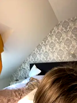 JuicyFruits93 online show from September 2025 12:10:02 PM