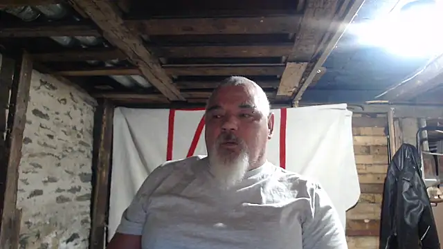 Newfiesausage1972 online show from November 2025 09:15:01 AM