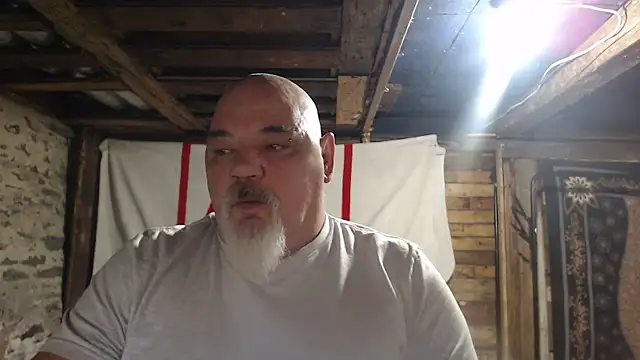 Newfiesausage1972 online show from January 2026 10:09:02 AM