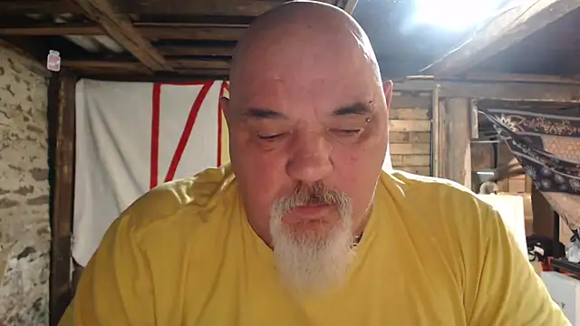 Newfiesausage1972 online show from February 2026 10:58:01 AM