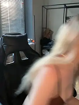 Snapshot of meanexx chatting on March 2026 05:03:01 AM meanexx online show from March 2026 05:03:01 AM