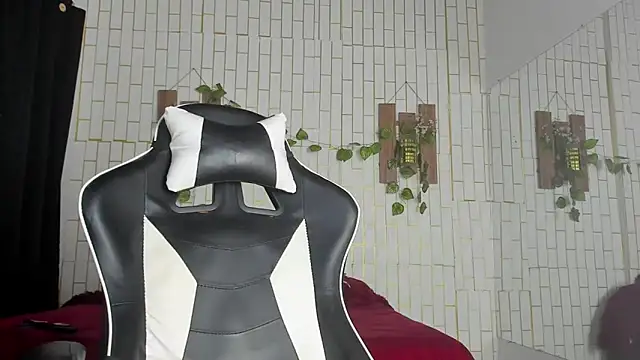 jacksson lawrence online show from October 2025 11:38:02 PM