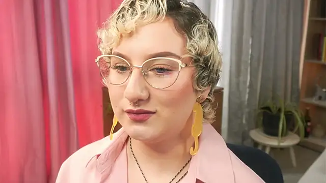 Ximenna Cruz online show from April 2026 07:19:02 PM