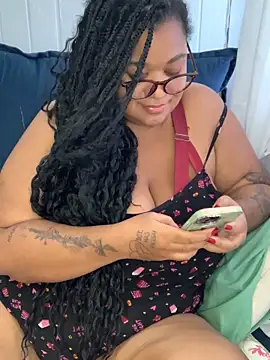 Snapshot of SweetLizzyBBW chatting on June 2026 02:49:01 PM SweetLizzyBBW online show from June 2026 02:49:01 PM