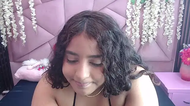 Sofia Hernandez  online show from April 2026 01:34:02 PM