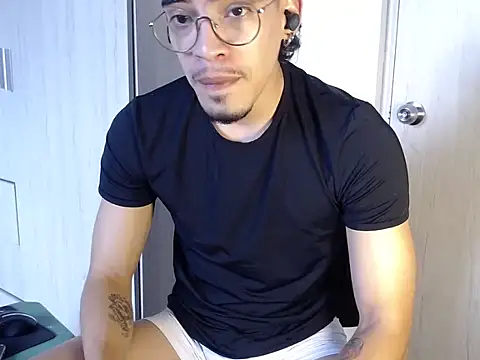 Snapshot of BigDragonBoy chatting on February 2026 09:02:02 PM BigDragonBoy online show from February 2026 09:02:02 PM