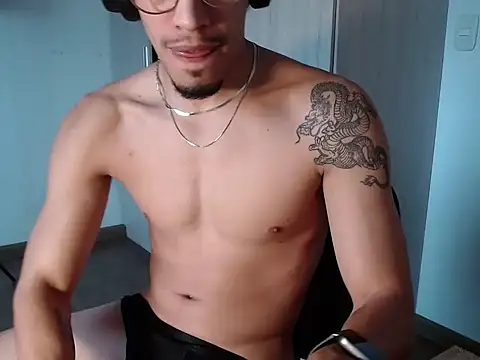 Snapshot of BigDragonBoy chatting on February 2026 10:28:01 PM BigDragonBoy online show from February 2026 10:28:01 PM