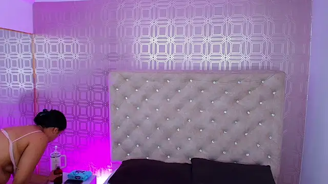 Snapshot of Sara_Desire chatting on February 2025 12:25:02 PM Sara Desire online show from February 2025 12:25:02 PM