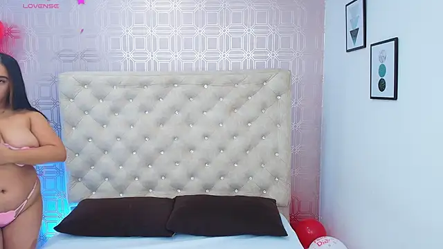 Snapshot of Sara_Desire chatting on February 2025 12:25:02 PM Sara Desire online show from February 2025 12:25:02 PM