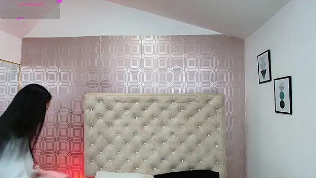 Snapshot of Sara_Desire chatting on March 2025 12:30:02 PM Sara Desire online show from March 2025 12:30:02 PM