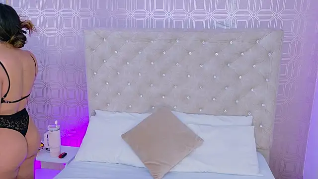 Snapshot of Sara_Desire chatting on September 2025 11:43:01 AM Sara Desire online show from September 2025 11:43:01 AM