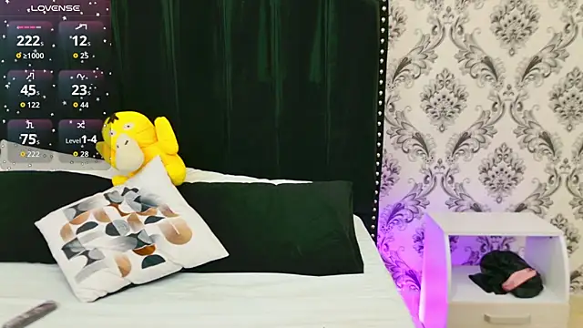 Snapshot of Sara_Desire chatting on October 2025 03:23:02 AM Sara Desire online show from October 2025 03:23:02 AM