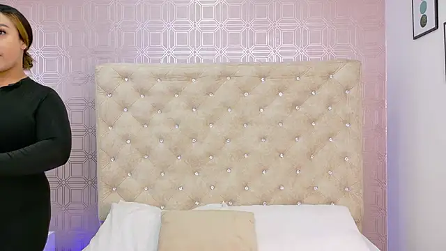 Snapshot of Sara_Desire chatting on October 2025 12:15:01 PM Sara Desire online show from October 2025 12:15:01 PM