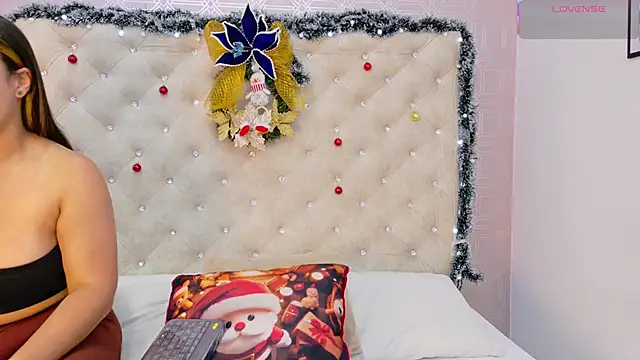 Snapshot of Sara_Desire chatting on November 2025 12:30:01 PM Sara Desire online show from November 2025 12:30:01 PM