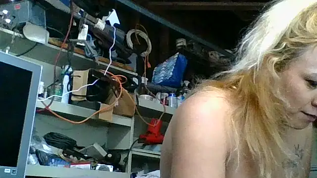 Snapshot of allissonw13 chatting on November 2025 11:44:02 AM allissonw13 online show from November 2025 11:44:02 AM