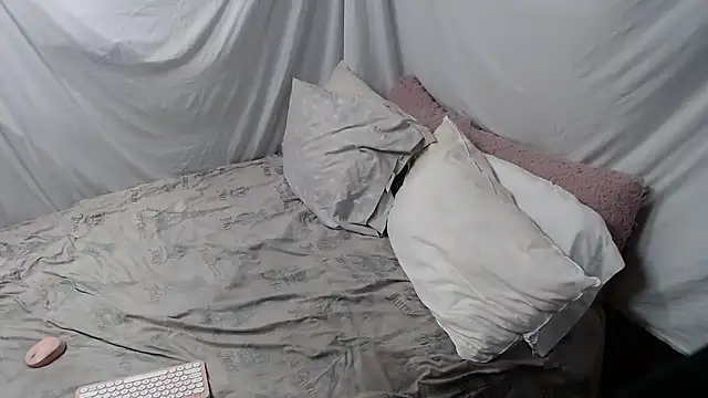 Snapshot of allissonw13 chatting on November 2025 04:17:01 PM allissonw13 online show from November 2025 04:17:01 PM