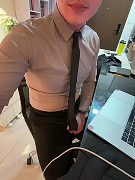 harrylouis1357 online show from June 2026 02:03:02 PM