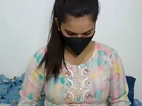 Snapshot of sparkling_queen chatting on December 2024 04:10:02 PM sparkling queen online show from December 2024 04:10:02 PM