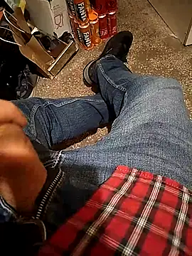 A man in public online show from November 2025 08:22:01 PM