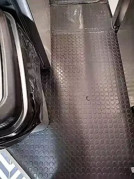 Snapshot of A_man_in_public chatting on January 2026 03:17:01 PM A man in public online show from January 2026 03:17:01 PM