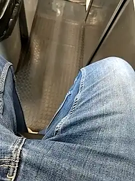 Snapshot of A_man_in_public chatting on January 2026 09:46:02 AM A man in public online show from January 2026 09:46:02 AM