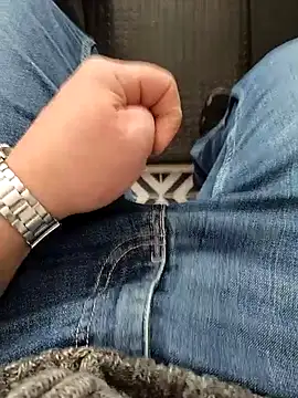 Snapshot of A_man_in_public chatting on March 2026 12:18:01 PM A man in public online show from March 2026 12:18:01 PM