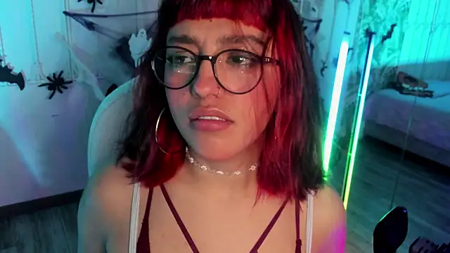 cute hollywood online show from November 2025 05:48:02 PM