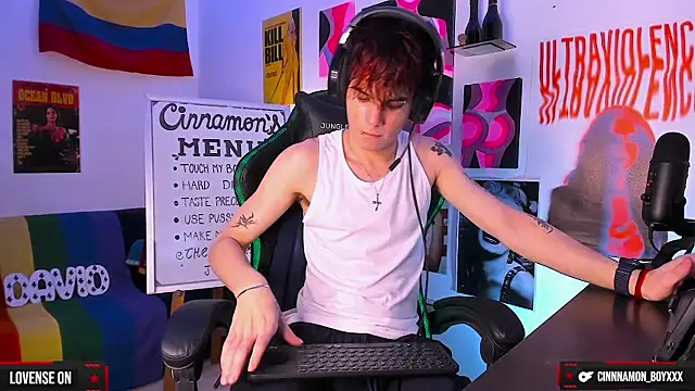 Snapshot of cinnamon_boyxxx chatting on December 2024 04:56:02 AM cinnamon boyxxx online show from December 2024 04:56:02 AM