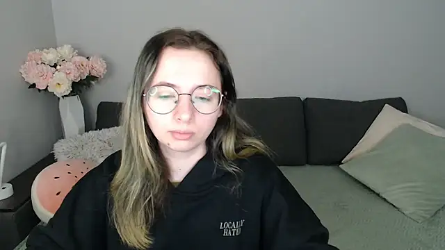 Mini Diva online show from October 2025 09:13:02 AM