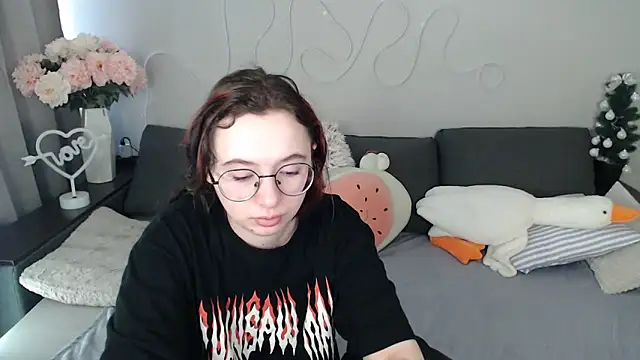 Mini Diva online show from April 2026 08:15:01 AM