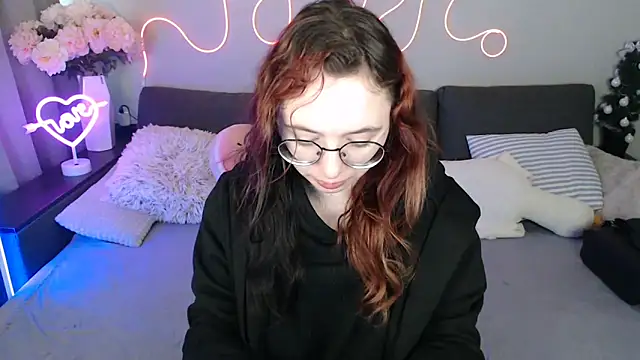 Mini Diva online show from April 2026 08:06:01 AM