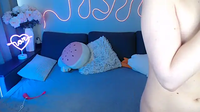 Mini Diva online show from April 2026 08:46:01 AM