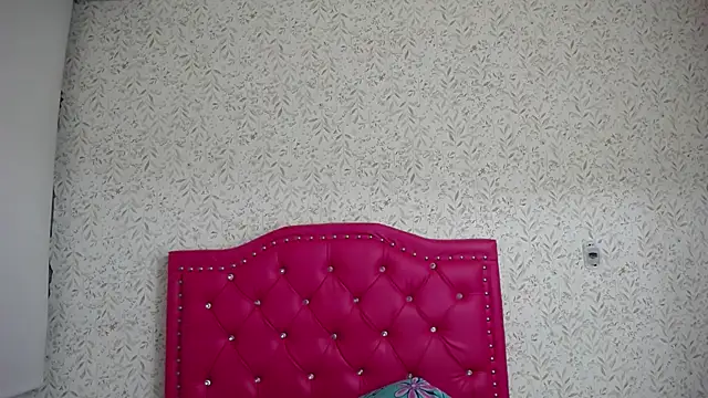 luly pink online show from December 2025 04:06:01 AM