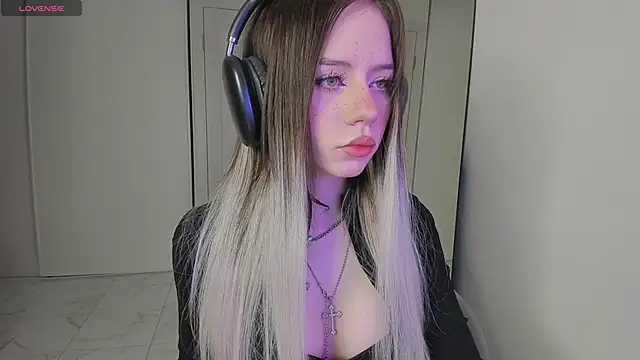 KellyBarton online show from March 2025 08:43:02 PM