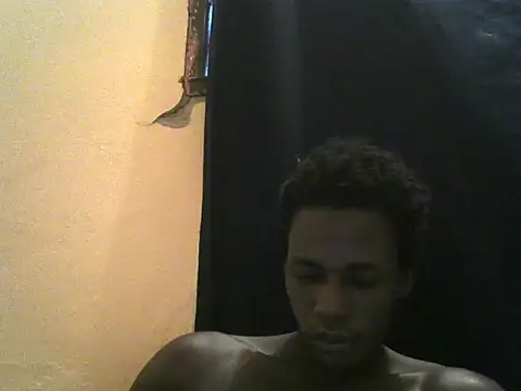 Snapshot of Bigras0011 chatting on June 2026 01:13:01 PM Bigras0011 online show from June 2026 01:13:01 PM
