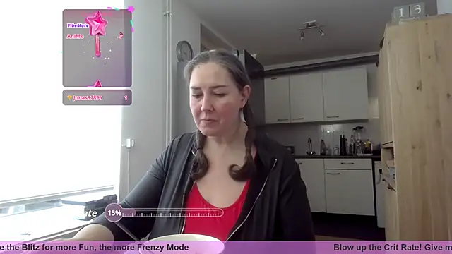 Snapshot of MilfGina chatting on November 2025 08:46:01 AM MilfGina online show from November 2025 08:46:01 AM