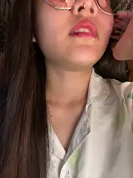 Krixxi22 online show from October 2025 02:51:02 PM