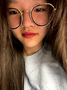 Krixxi22 online show from November 2025 03:47:01 PM