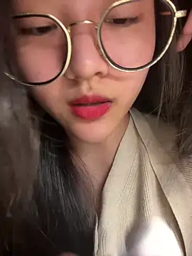 Krixxi22 online show from March 2026 06:44:02 PM