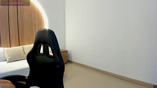 zoe danae  online show from April 2026 12:21:01 PM